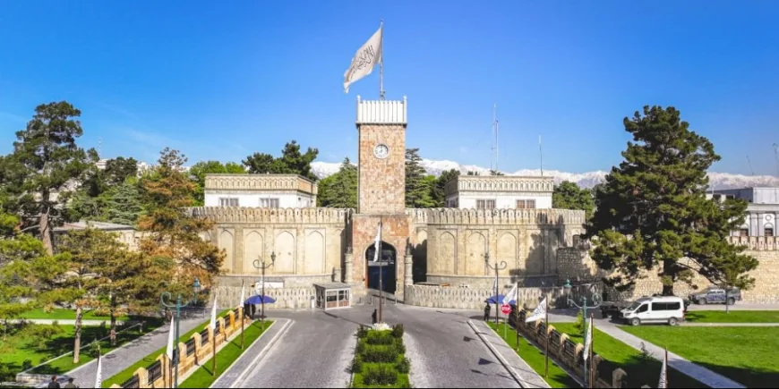 د افغانستان معاصر سیاسي بهیرونه؛ د فکر، اعتراض او اقتدار ترمنځ تاریخي سیالي