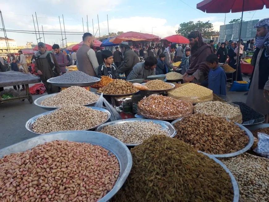 پۀ اختر کښې د جامې پېزار د پاره د خپل کلي او علاقې د دوکاندارانو نه سودا کوئ